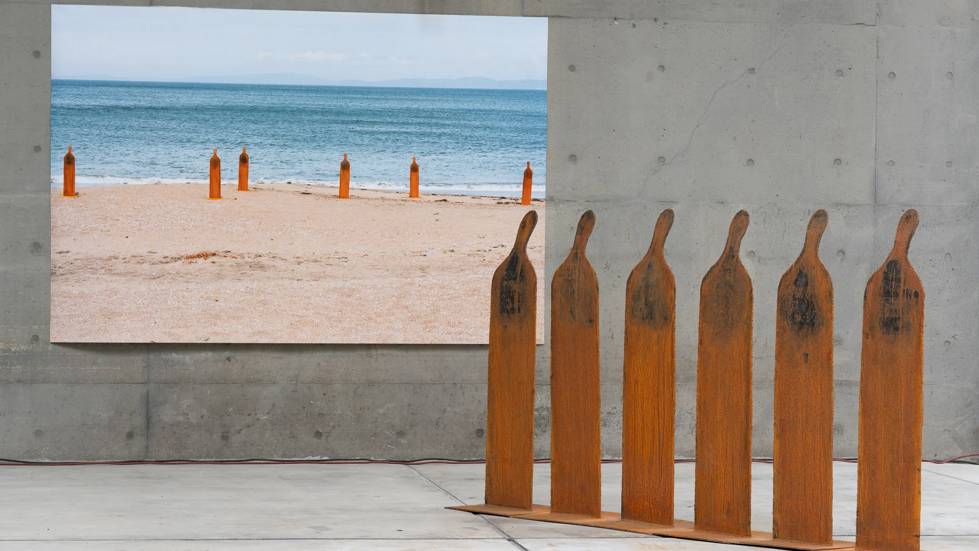 立つ人